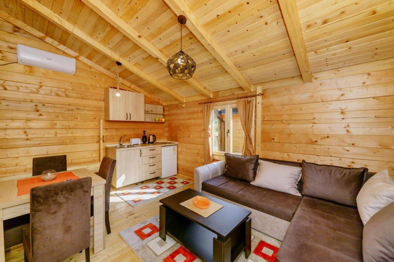 Orahovo Cottages Вирпазар Екстериор снимка