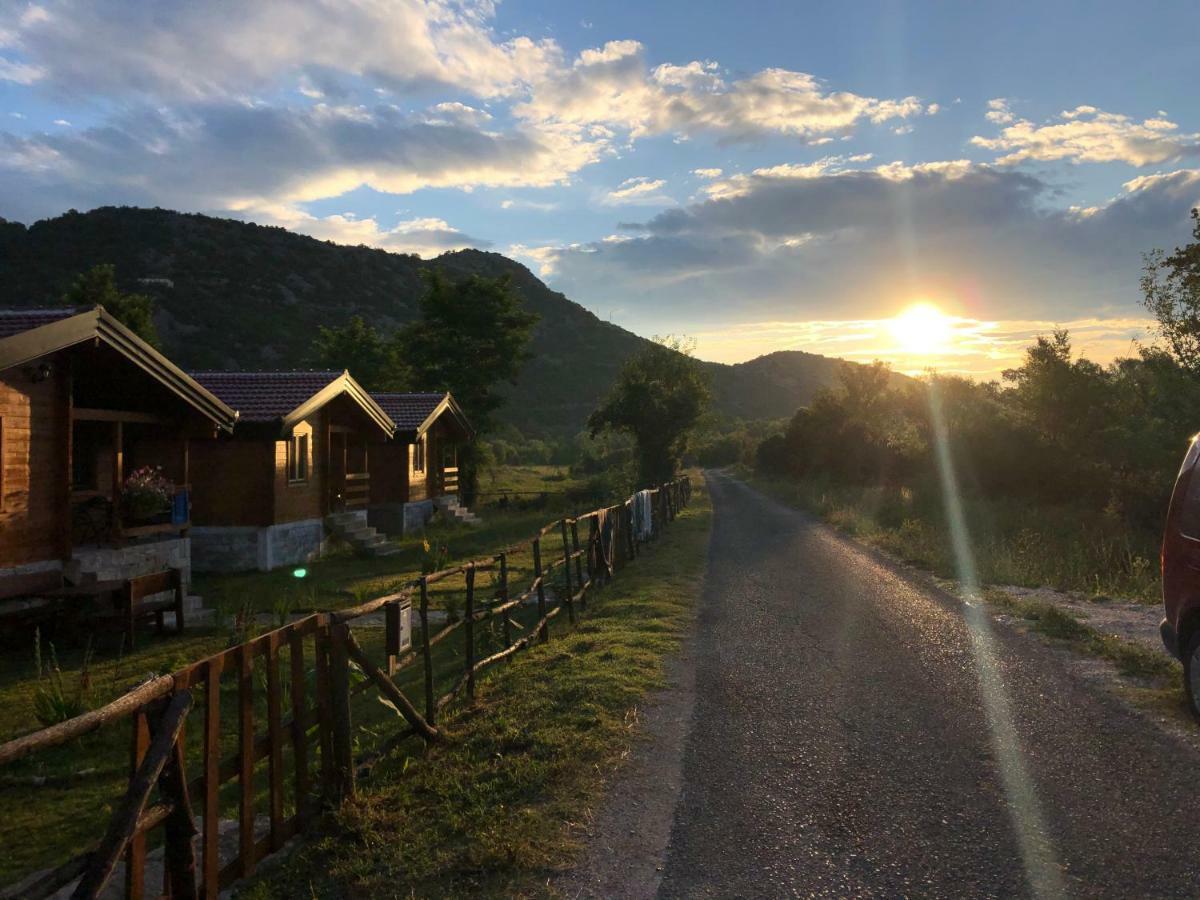 Orahovo Cottages Вирпазар Екстериор снимка
